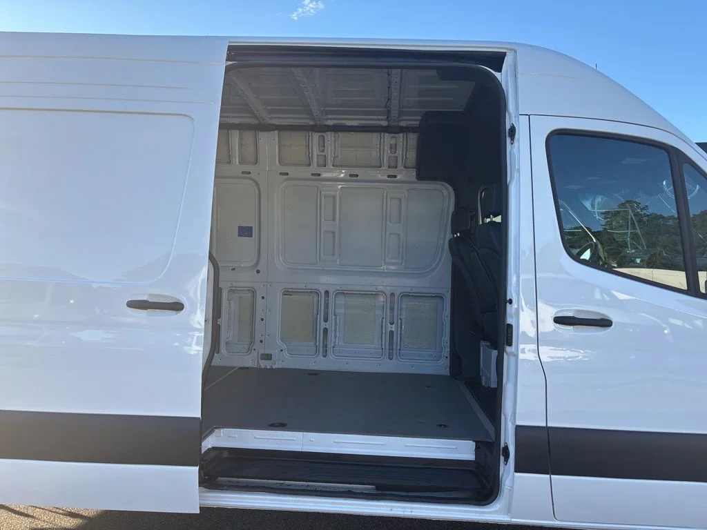Used 2025 Arctic White Mercedes-Benz Cargo 170 WB image 17