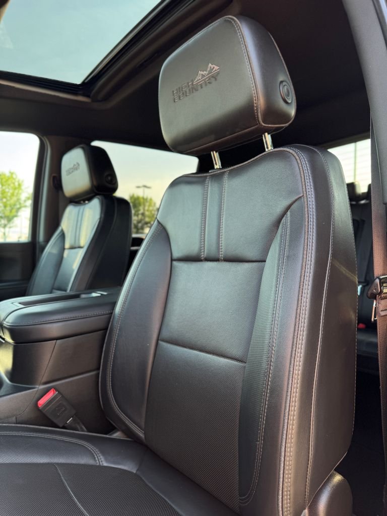 Used 2022 Silver Ice Metallic Chevrolet High Country image 31
