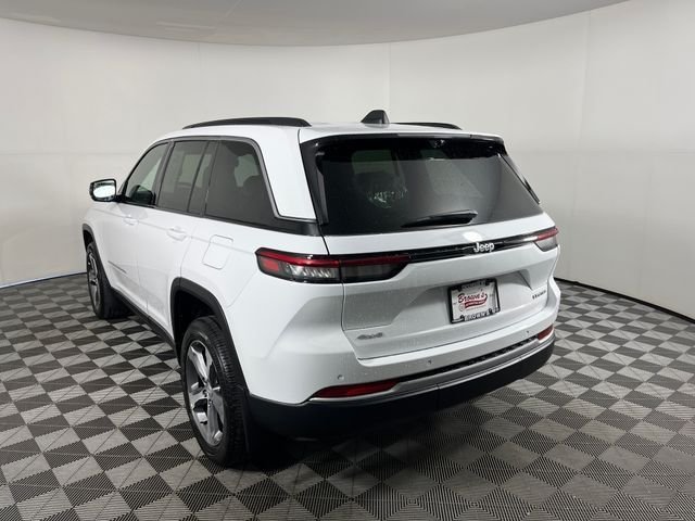 New 2026 Bright White Clear-Coat Exterior Paint Jeep Limited image 3
