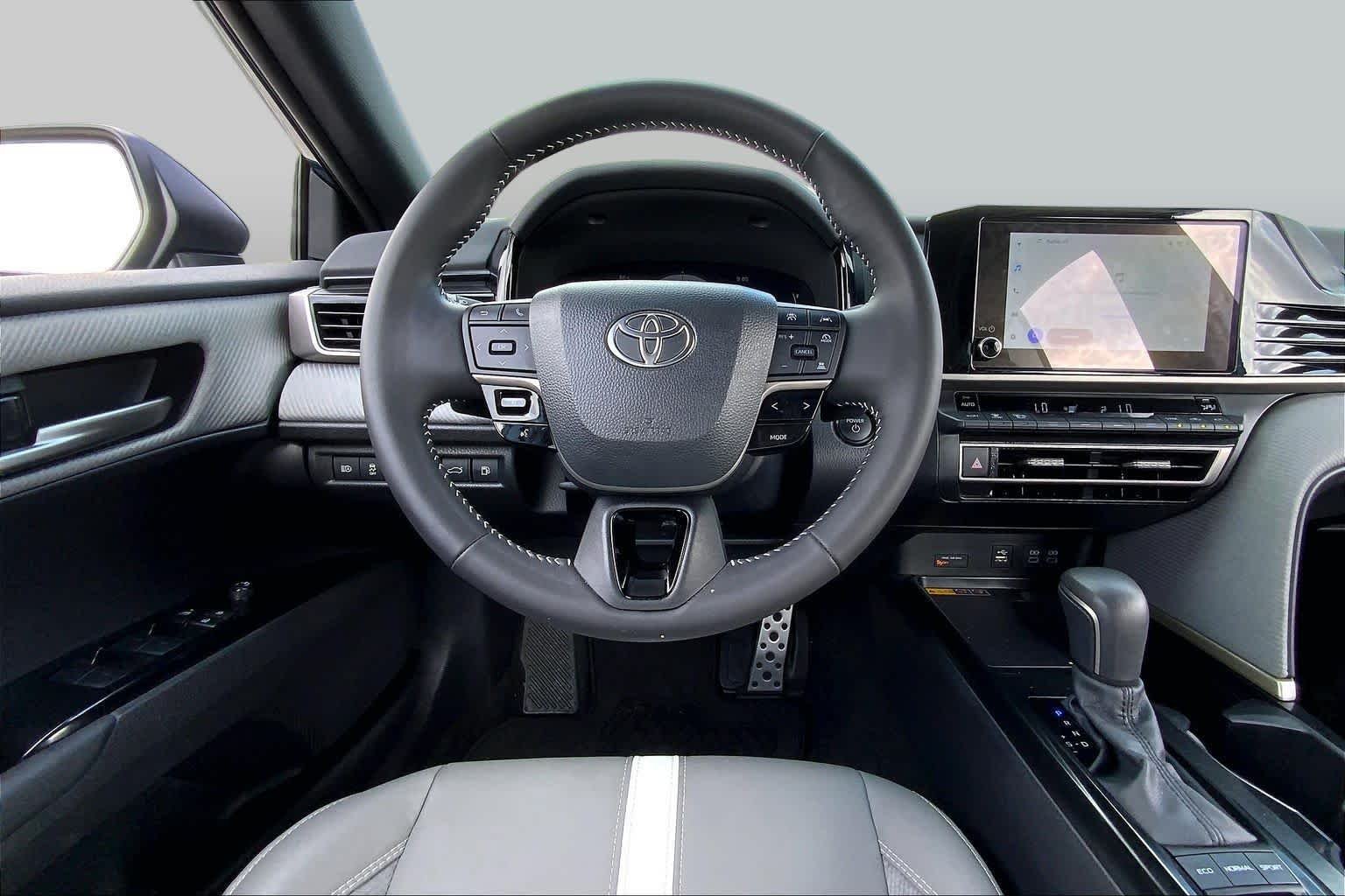 Used 2025 Ocean Gem Toyota SE image 6