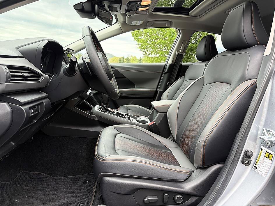 Used 2025 Ice Silver Metallic Subaru Limited image 11