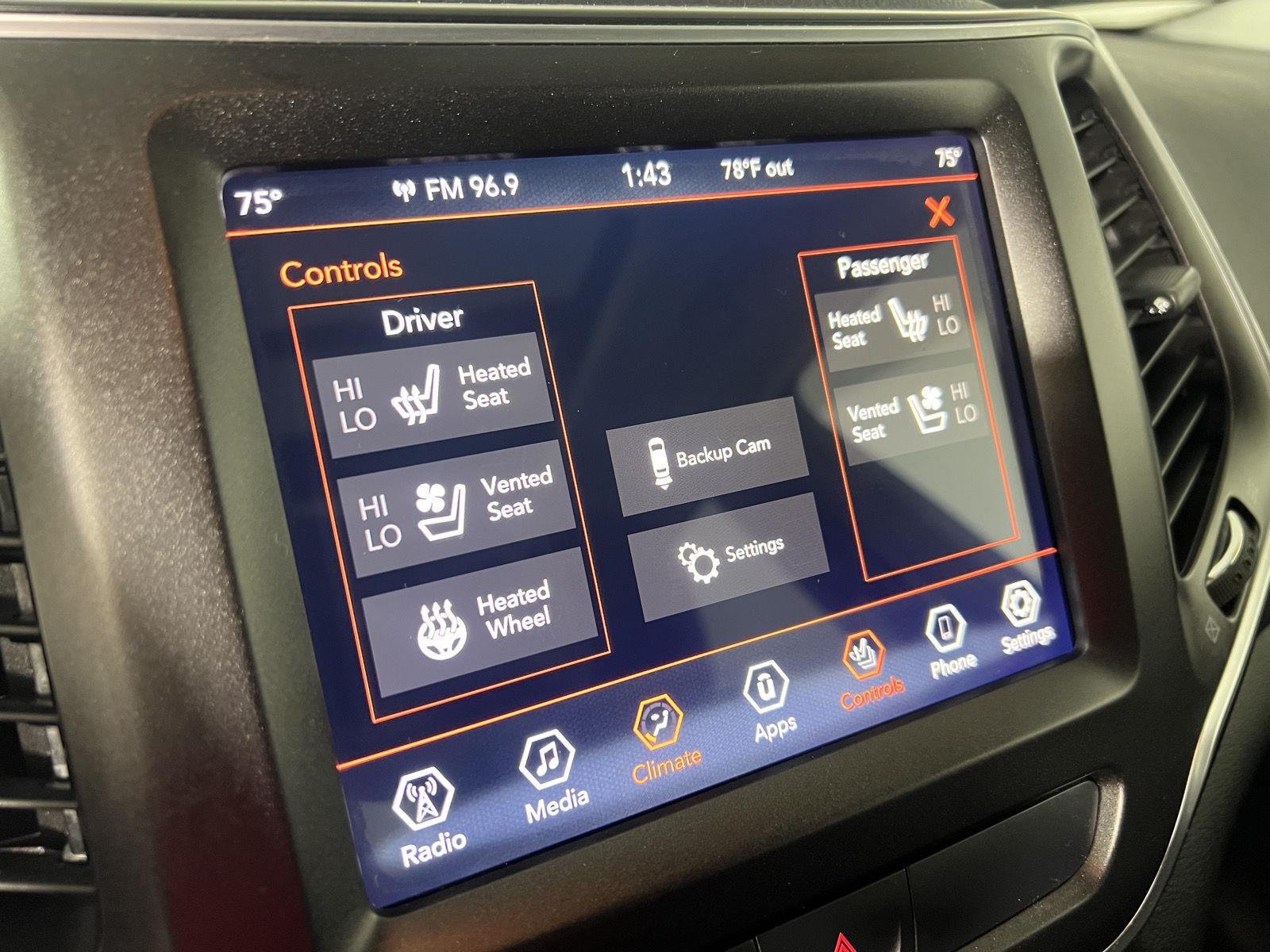 Used 2019 Pearl White Jeep Trailhawk Elite image 17