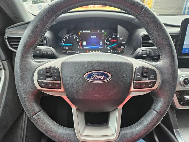 Used 2022 White Metallic Ford XLT image 9