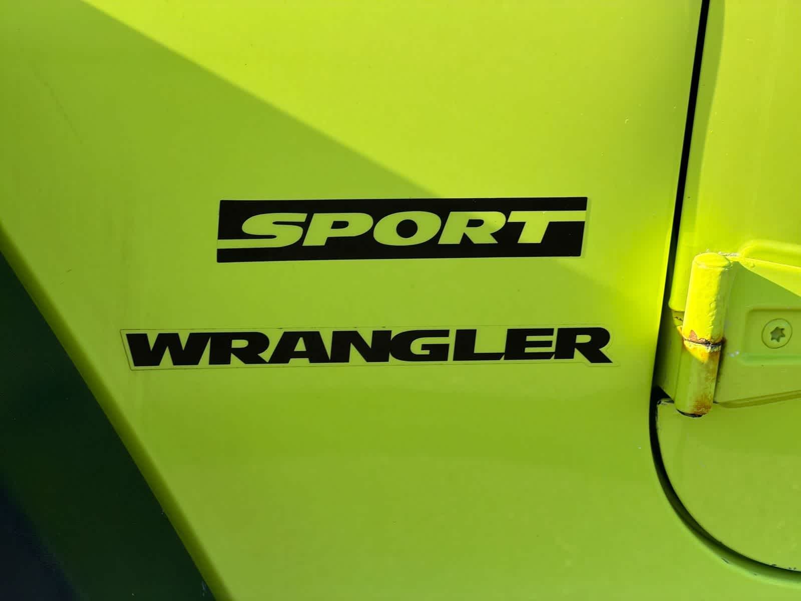 Used 2016 Hypergreen Clearcoat Jeep Sport image 12