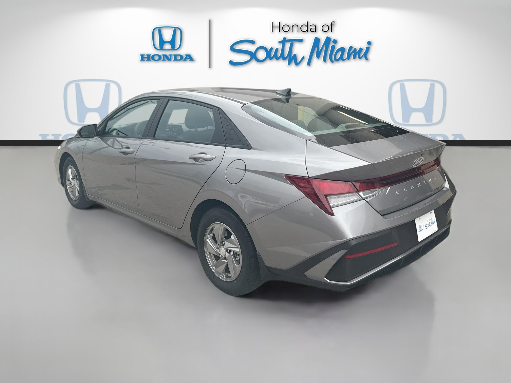 Used 2024 Fluid Metal Hyundai SE image 5