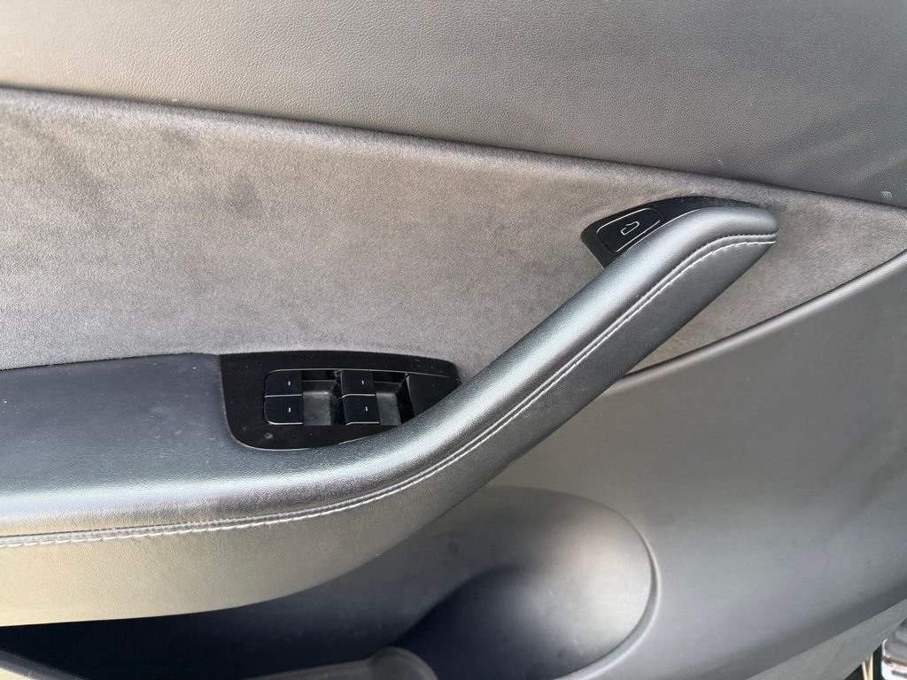 Used 2021 Black Tesla Long Range image 17