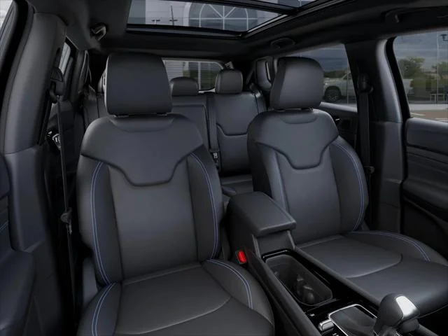 New 2025 Diamond Black Crystal Pearl-Coat Exterior Paint Jeep Limited image 21
