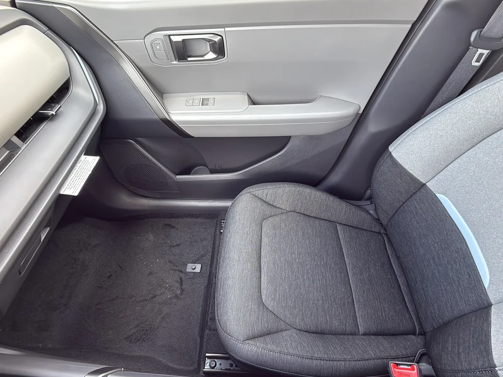 New 2027 Ivory Silver Kia LX image 22