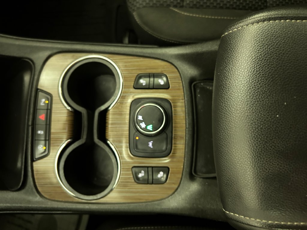 2023 GMC Acadia SLE - Photo 23
