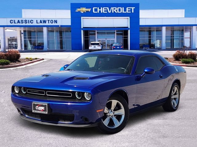 Used 2019 Blue Dodge SXT image 1