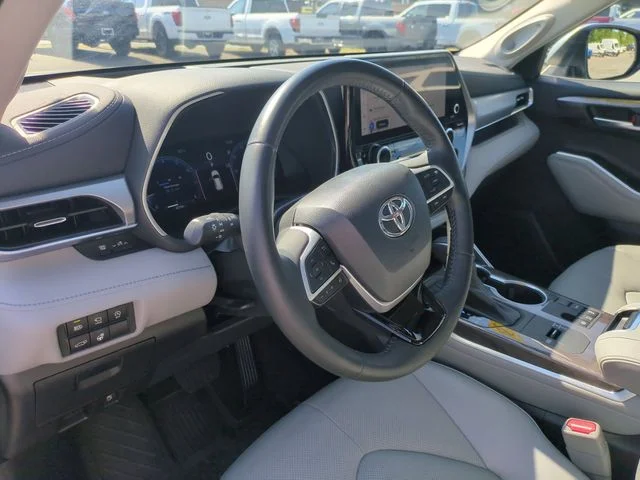 Used 2023 Silver Toyota Platinum image 15