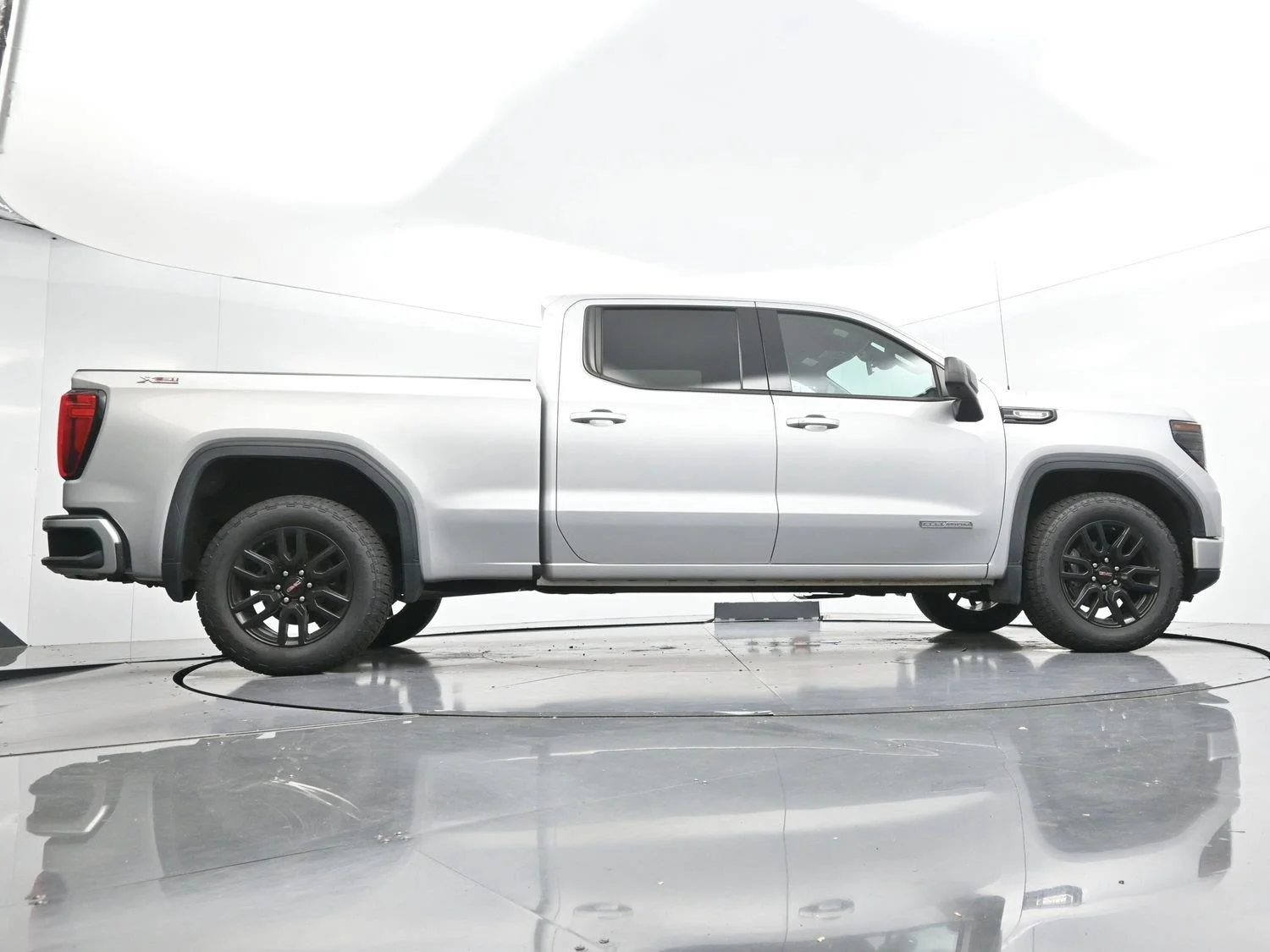 Used 2022 Quicksilver Metallic GMC Elevation image 50