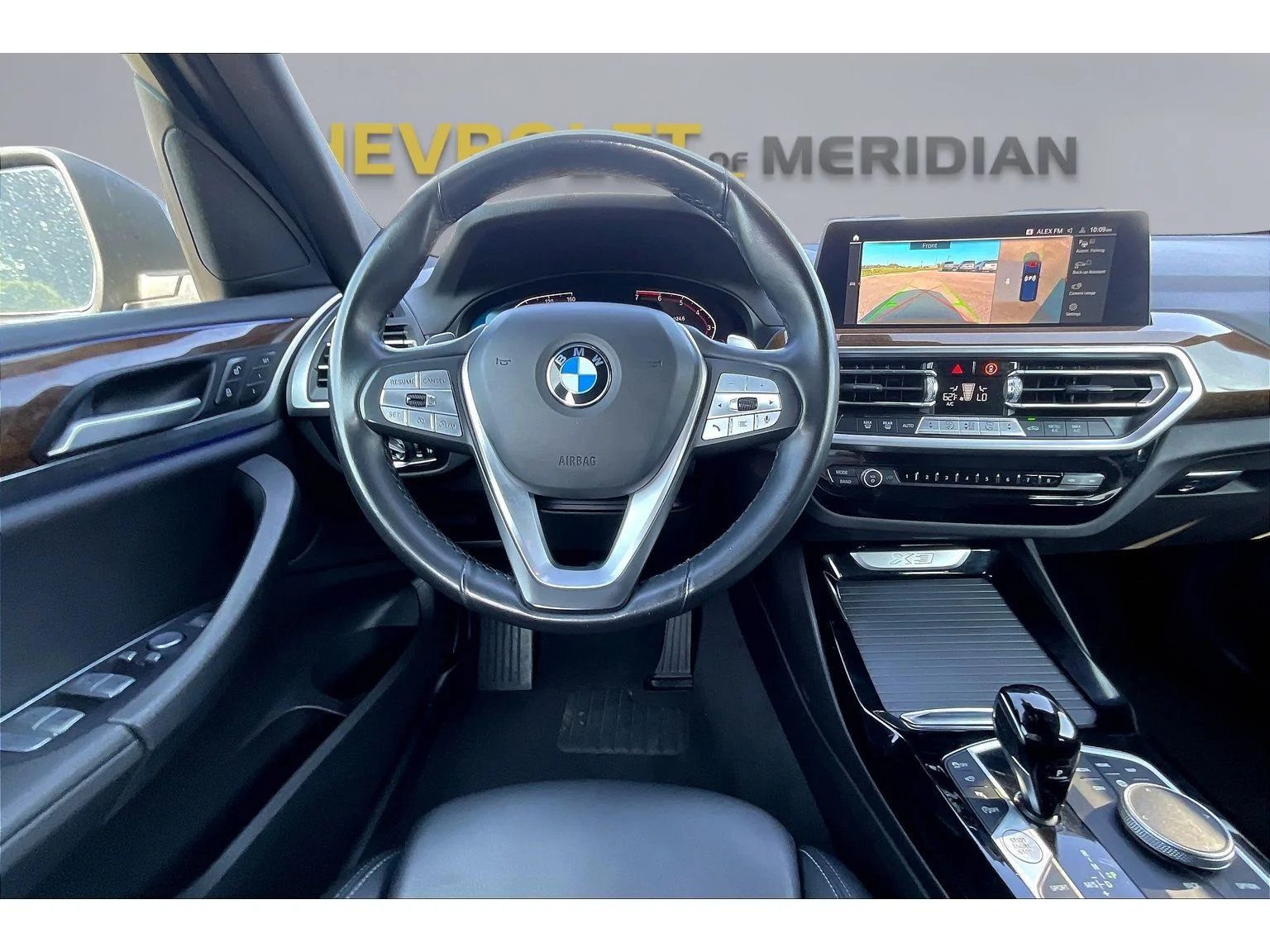 Used 2024  BMW sDrive30i image 5