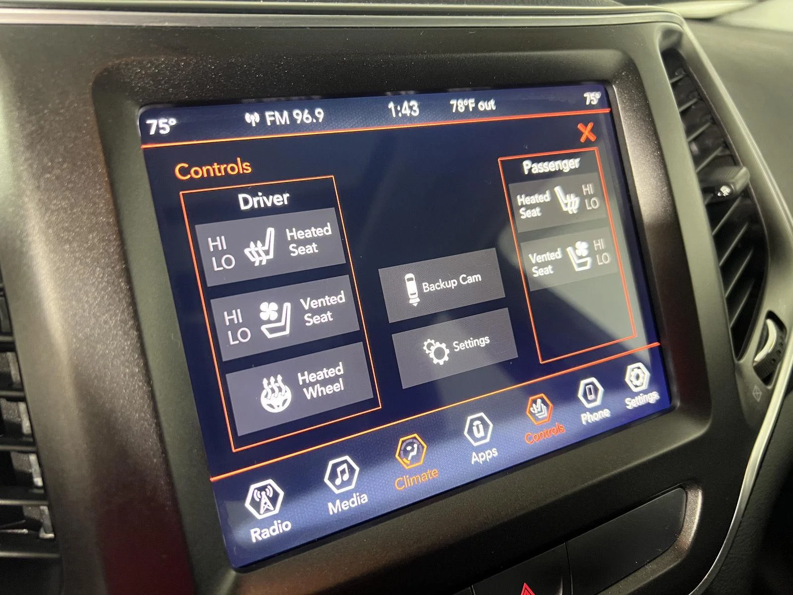 Used 2019 Pearl White Jeep Trailhawk Elite image 17