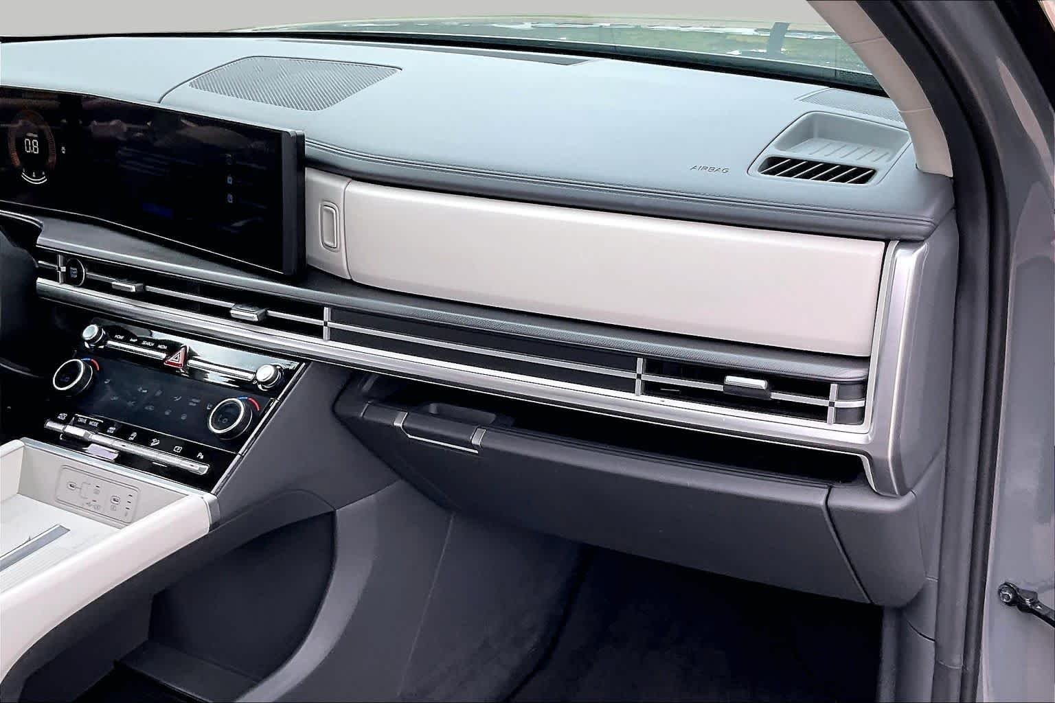 Used 2025 Hampton Gray Hyundai SEL image 17