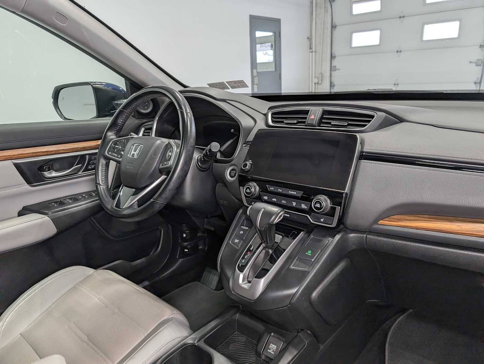 Used 2018 Obsidian Blue Pearl Honda Touring image 44