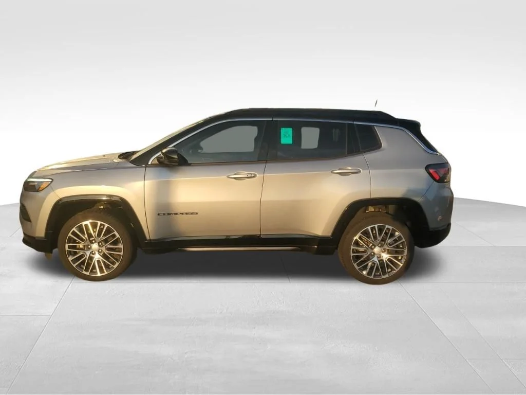 Used 2023 Silver Jeep Limited image 2