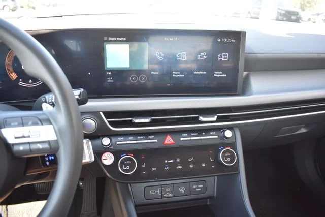 Used 2024 White Hyundai SEL image 25