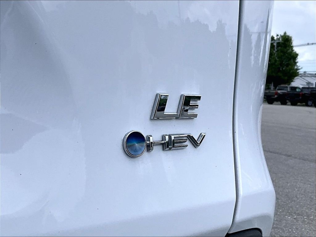 Used 2025 White Toyota LE image 29