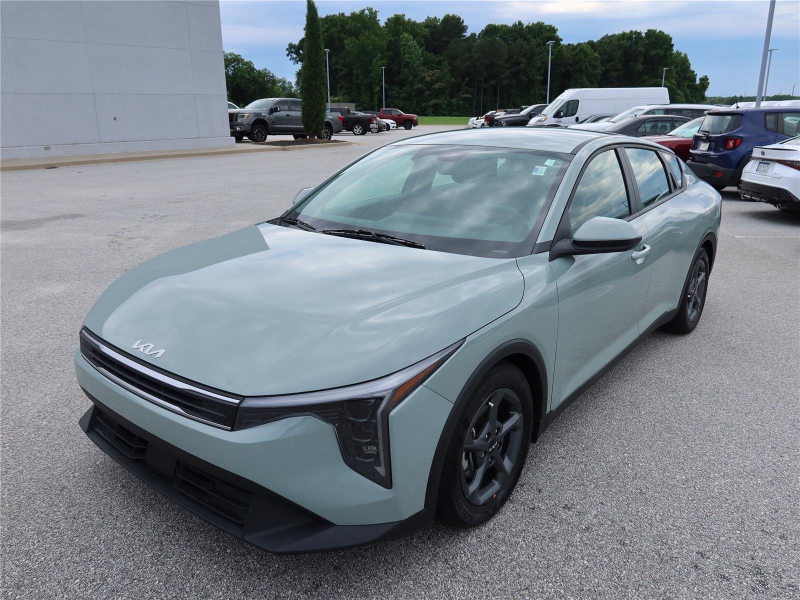 Used 2025 Morning Haze Kia LXS image 3