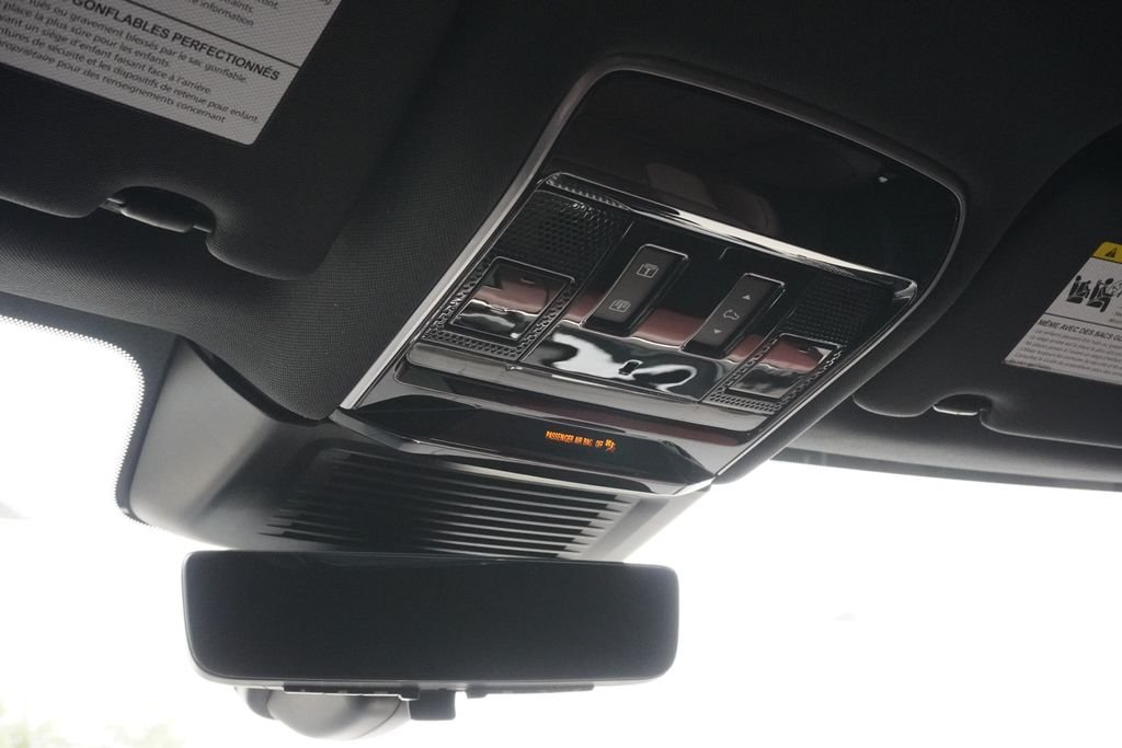 New 2026 Santorini Black Land Rover Dynamic SE image 16