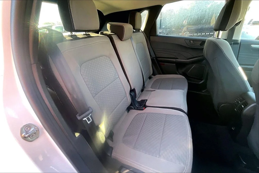 Certified Used 2022 Oxford White Ford SE image 26