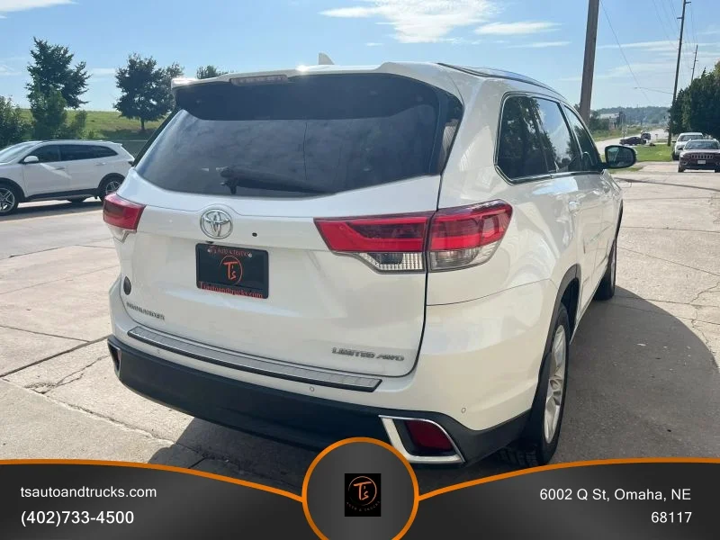 Used 2017 White Toyota Limited Sport Utility 4D image 5