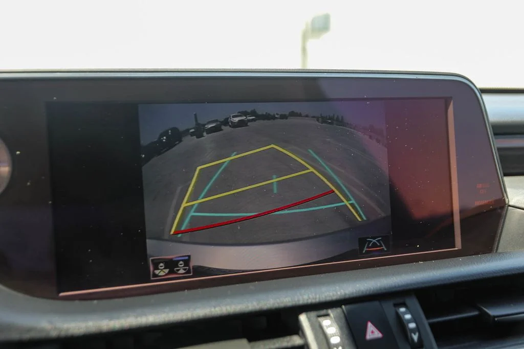 Used 2020 Silver Lexus 300h image 23