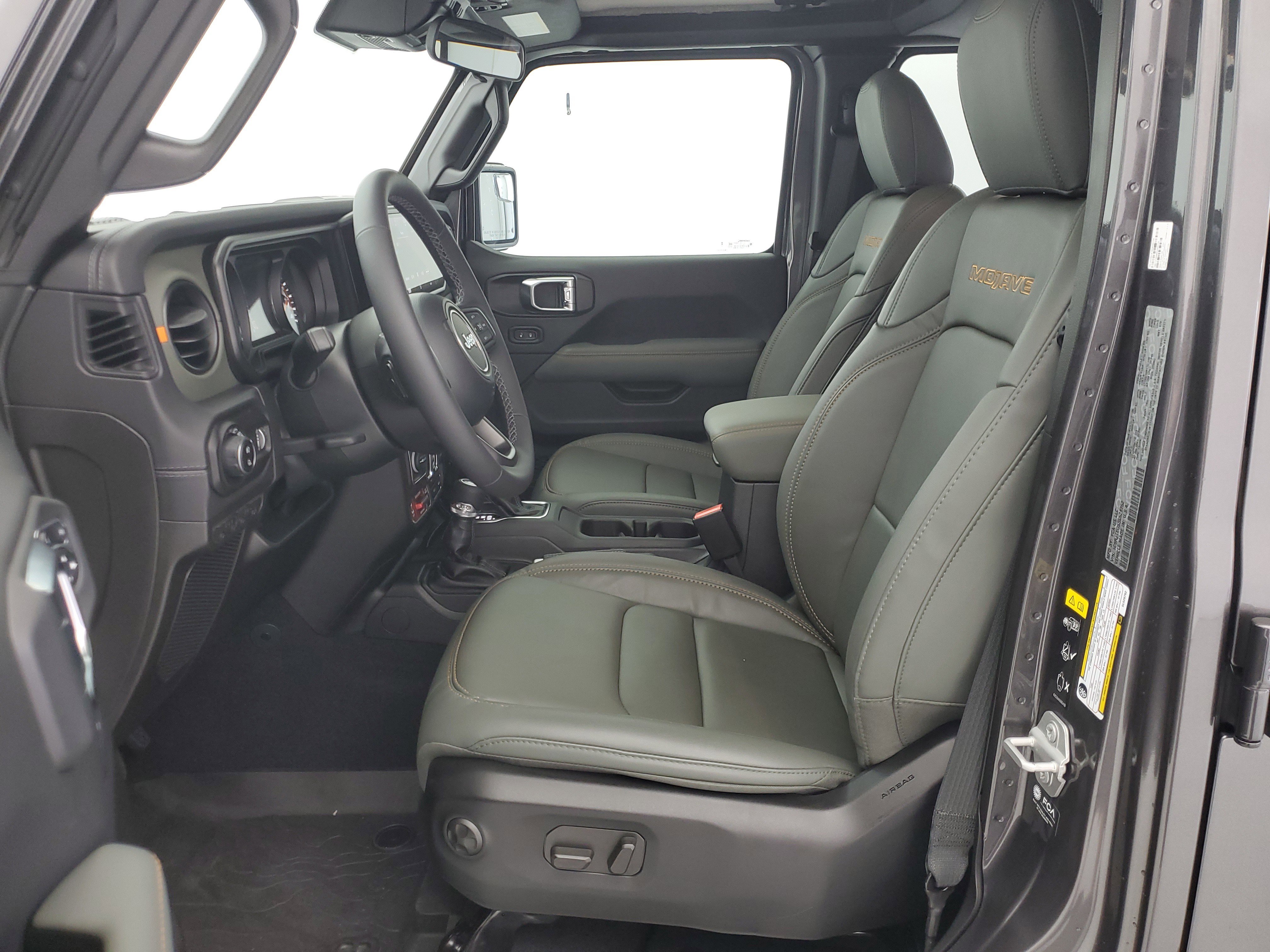 Used 2025 Granite Crystal Metallic Clearcoat Jeep Mojave image 16