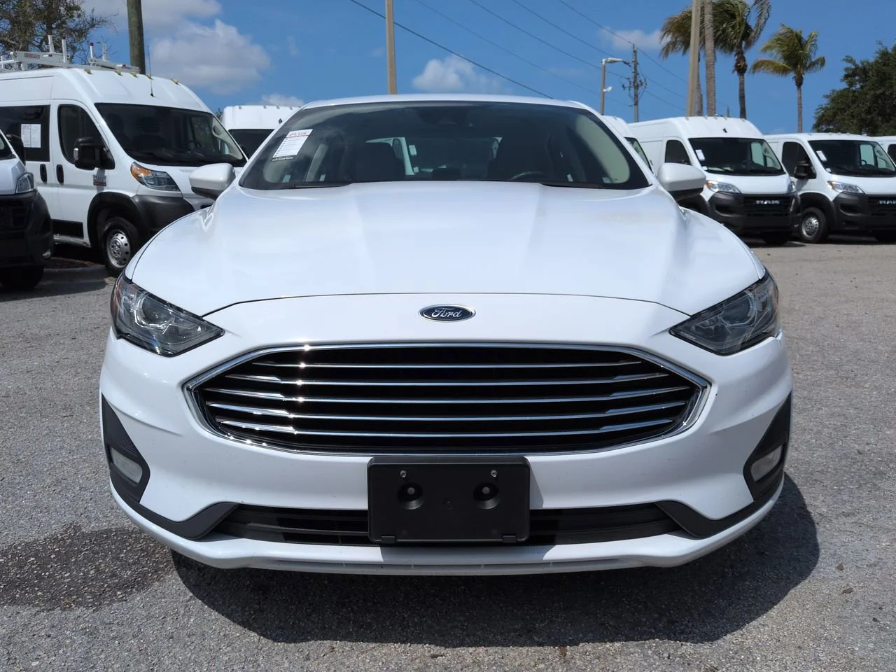 Used 2019 Oxford White Ford SE image 3