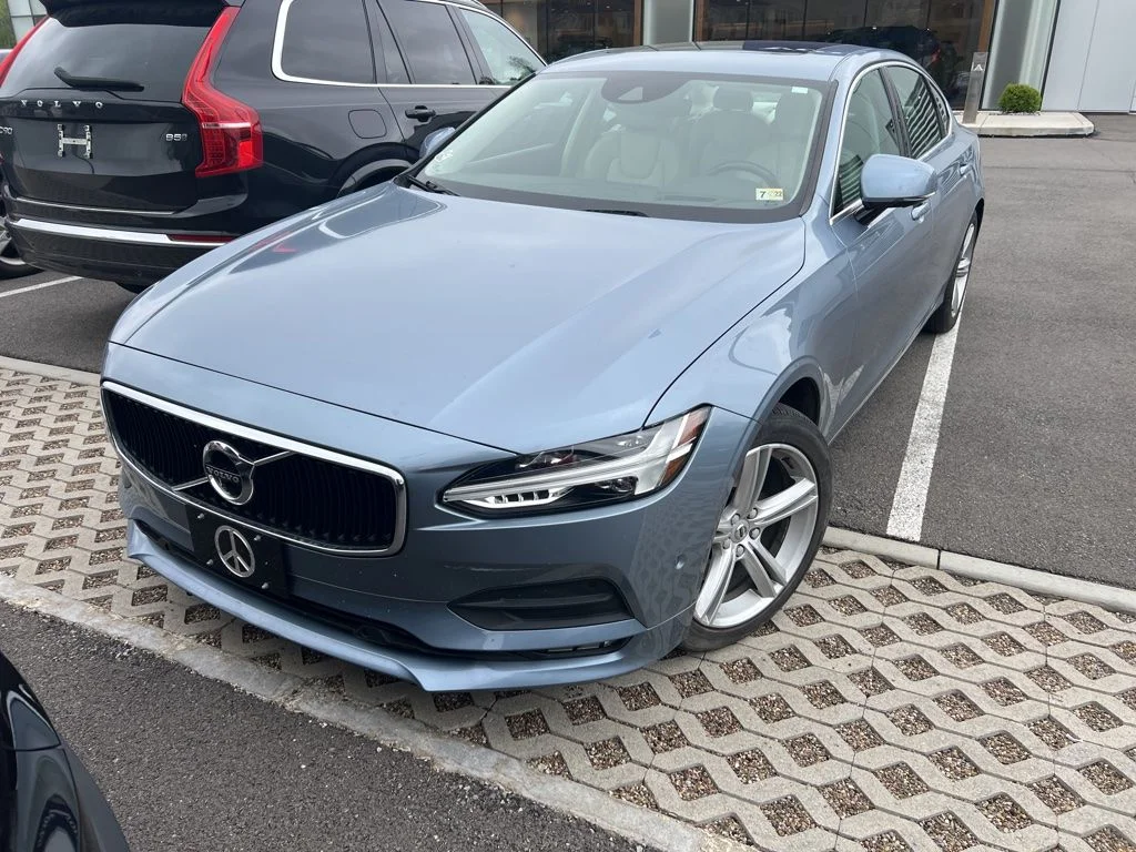 2018 Volvo S90 T5 Momentum FWD's photo