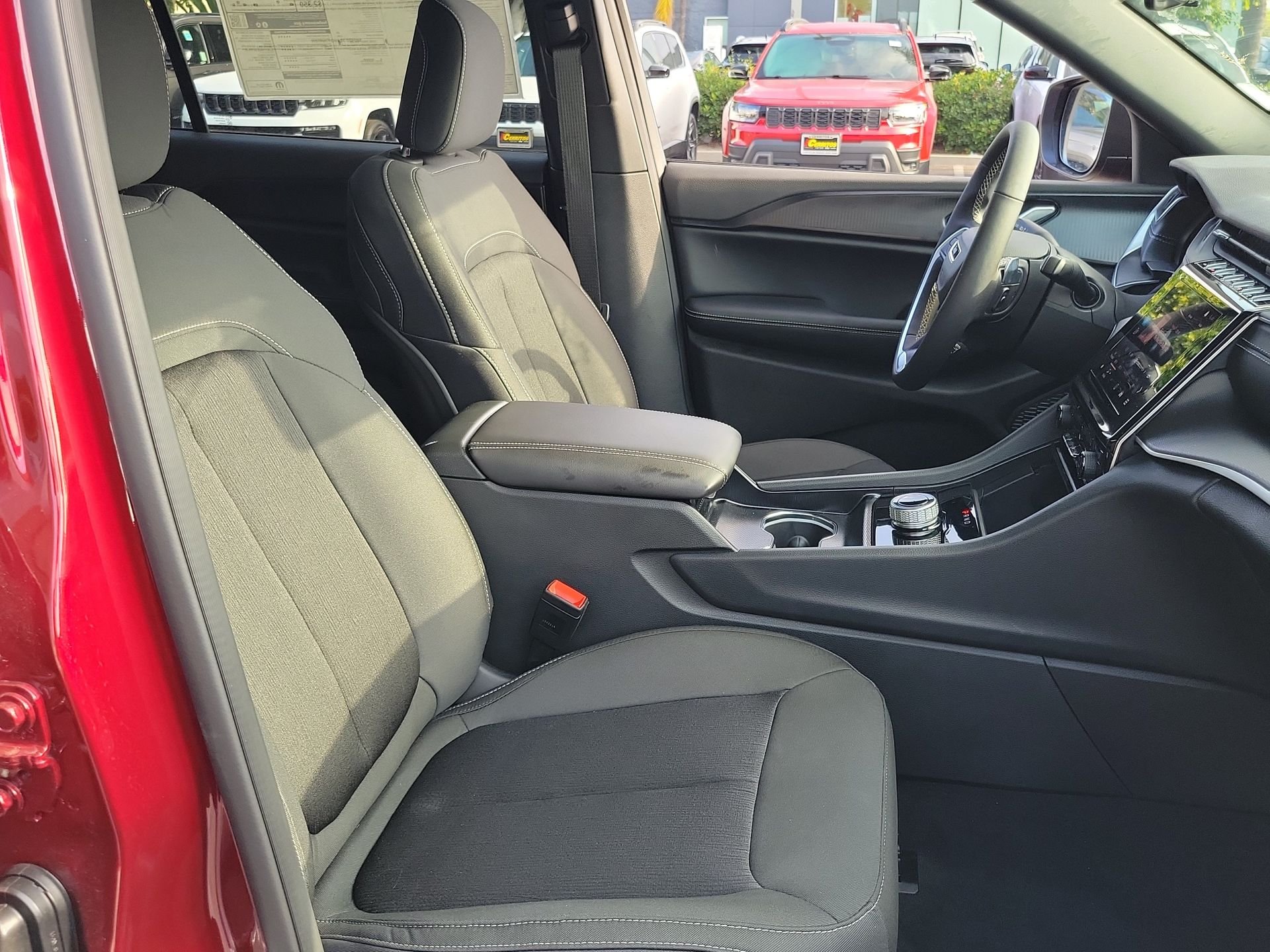 New 2026 Velvet Red Pearl-Coat Exterior Paint Jeep Laredo image 16