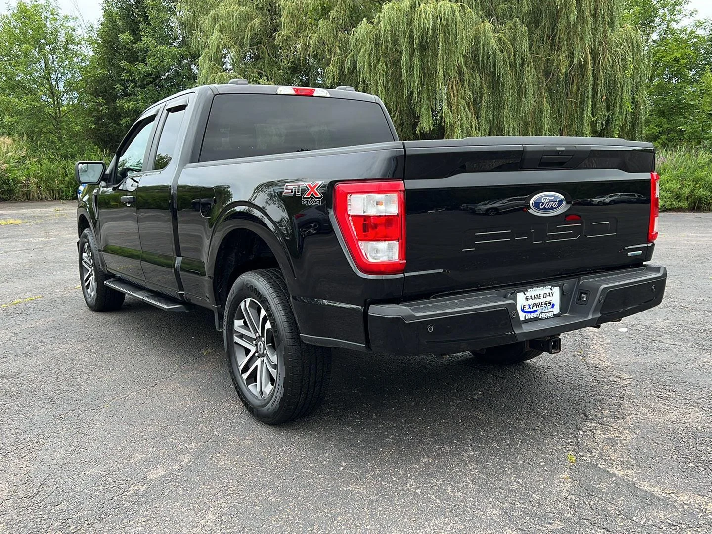 Used 2022 Agate Black Ford  image 3