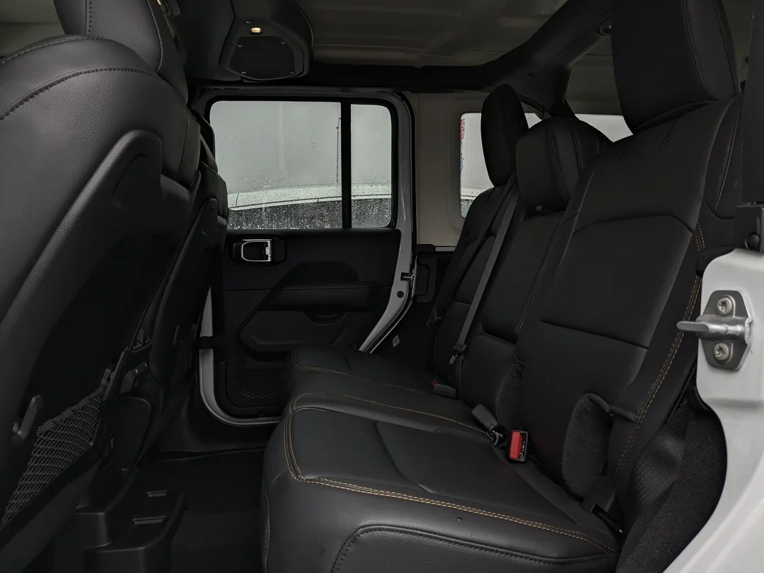 New 2025 White Jeep Sahara - - 4x4 - McKinley Leather Seats - Technology Grp - Safety Grp - Alpine Prem Audio & More! image 25