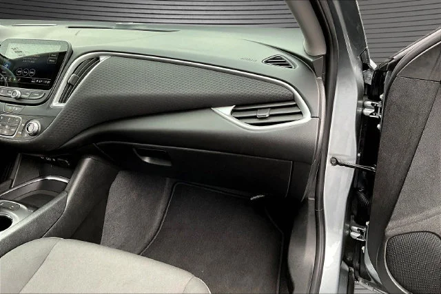 Used 2025 Gray Chevrolet LT image 25