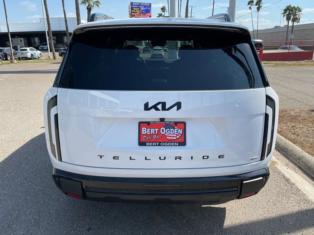 New 2027 White Kia  image 6