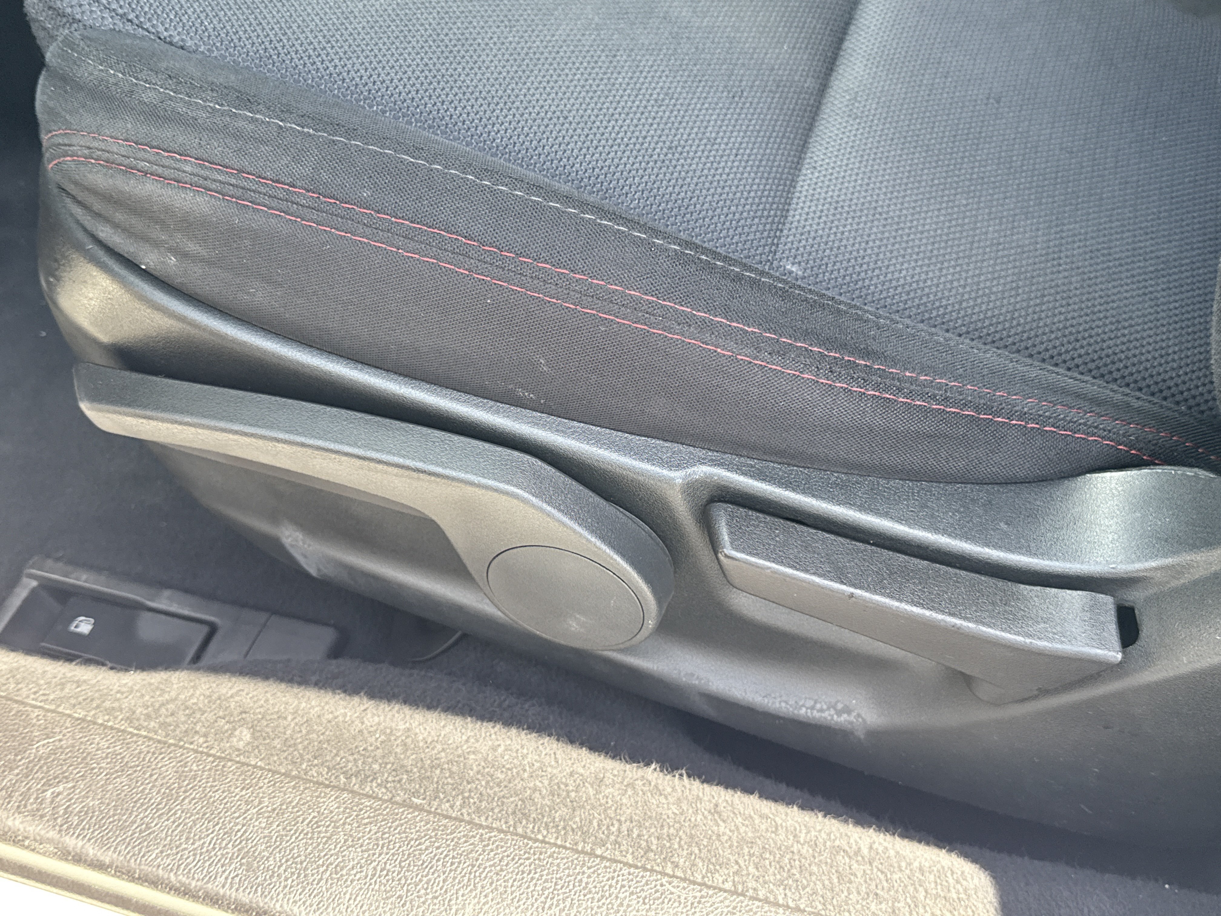 Used 2018 Crystal White Pearl Subaru Base image 31