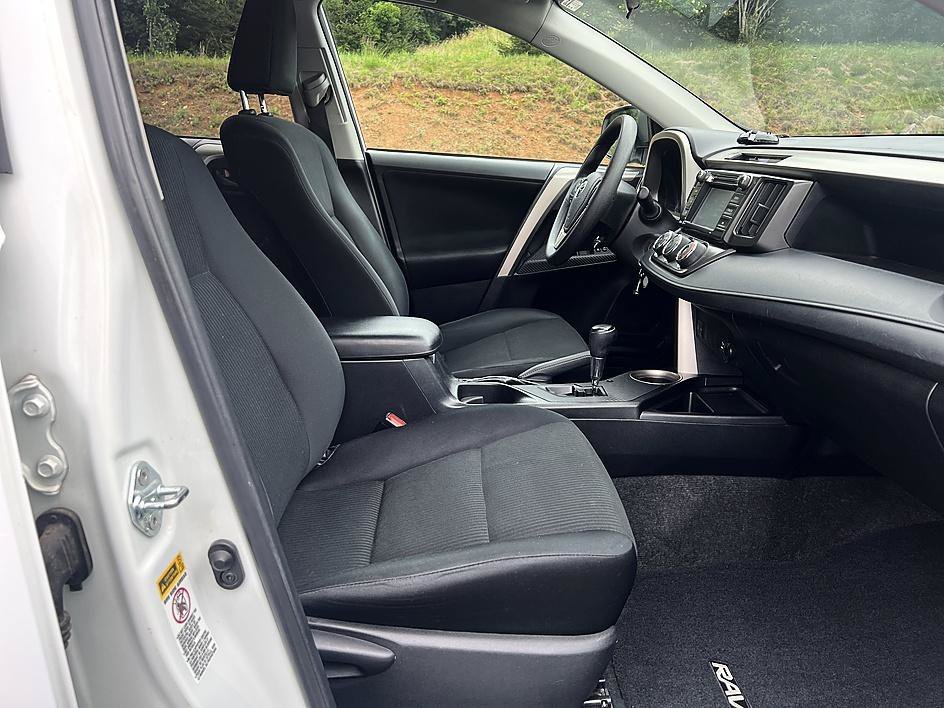 Used 2015 Super White Toyota LE image 19