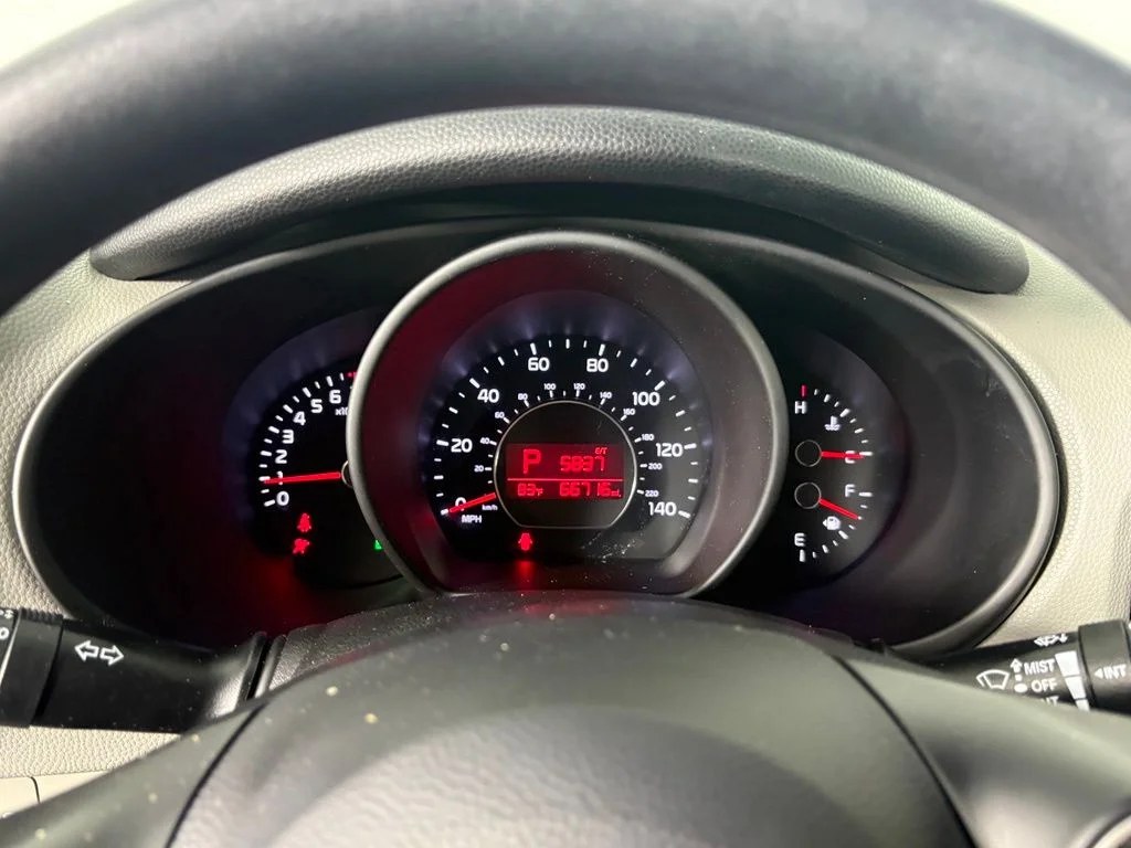 Used 2015 Silver Kia Plus image 20