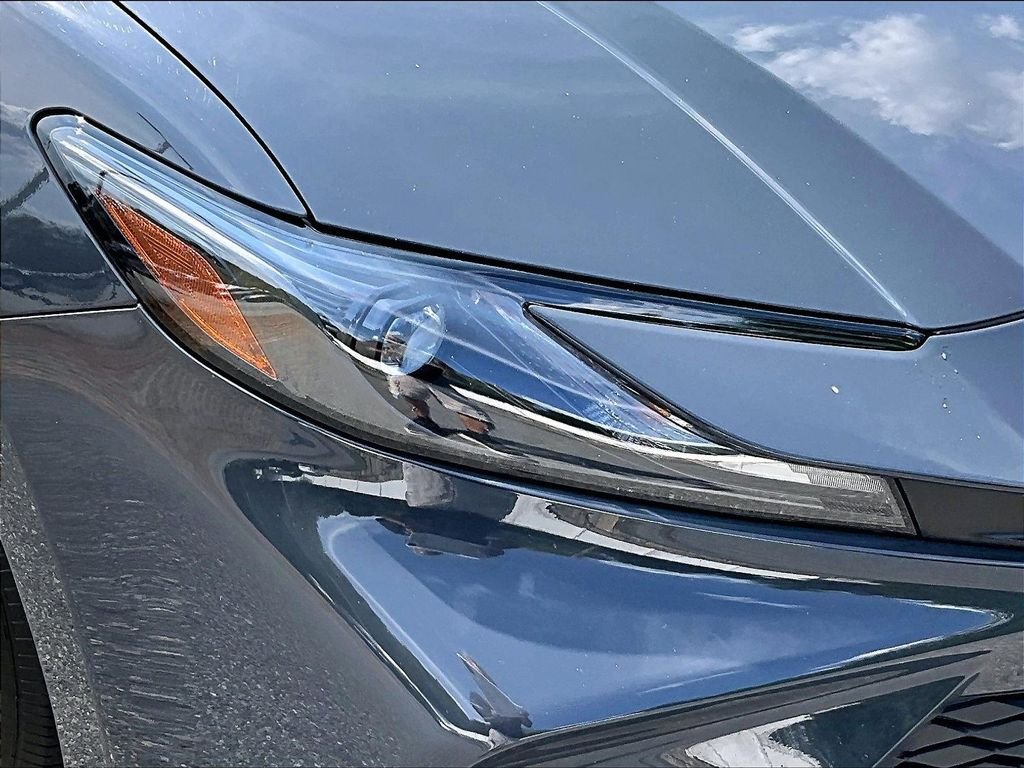 Used 2025  Toyota LE image 32