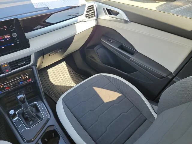 2025 Volkswagen Taos SE - Photo 13