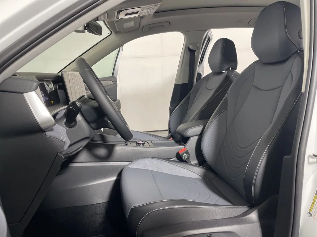 New 2026 White/off-white Volkswagen 2.0T SE image 10
