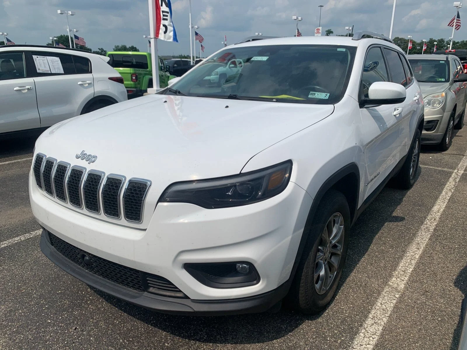 Used 2021 White Jeep Latitude Lux 4x4 image 5