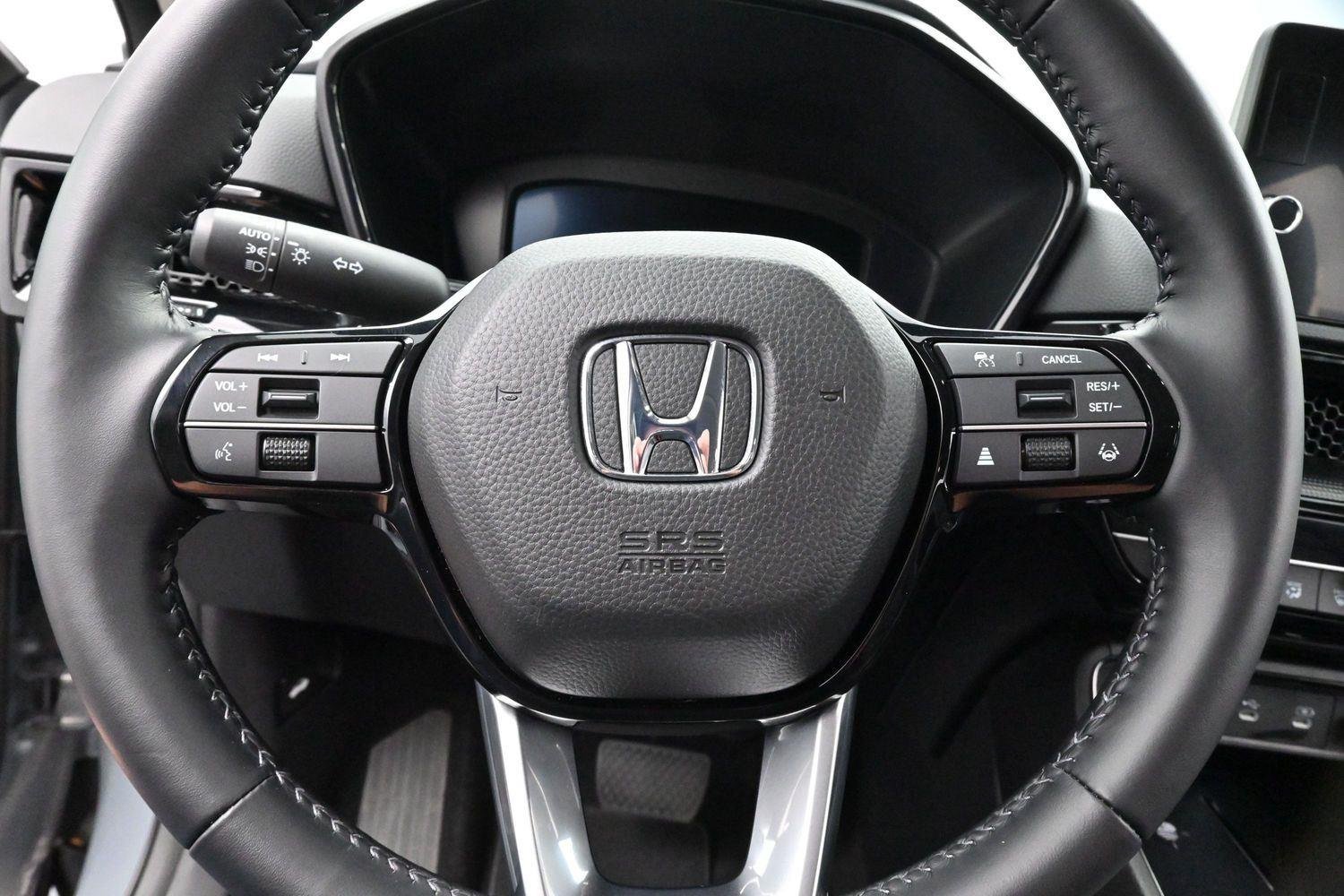 Used 2025 Gray Chrysler Select image 14