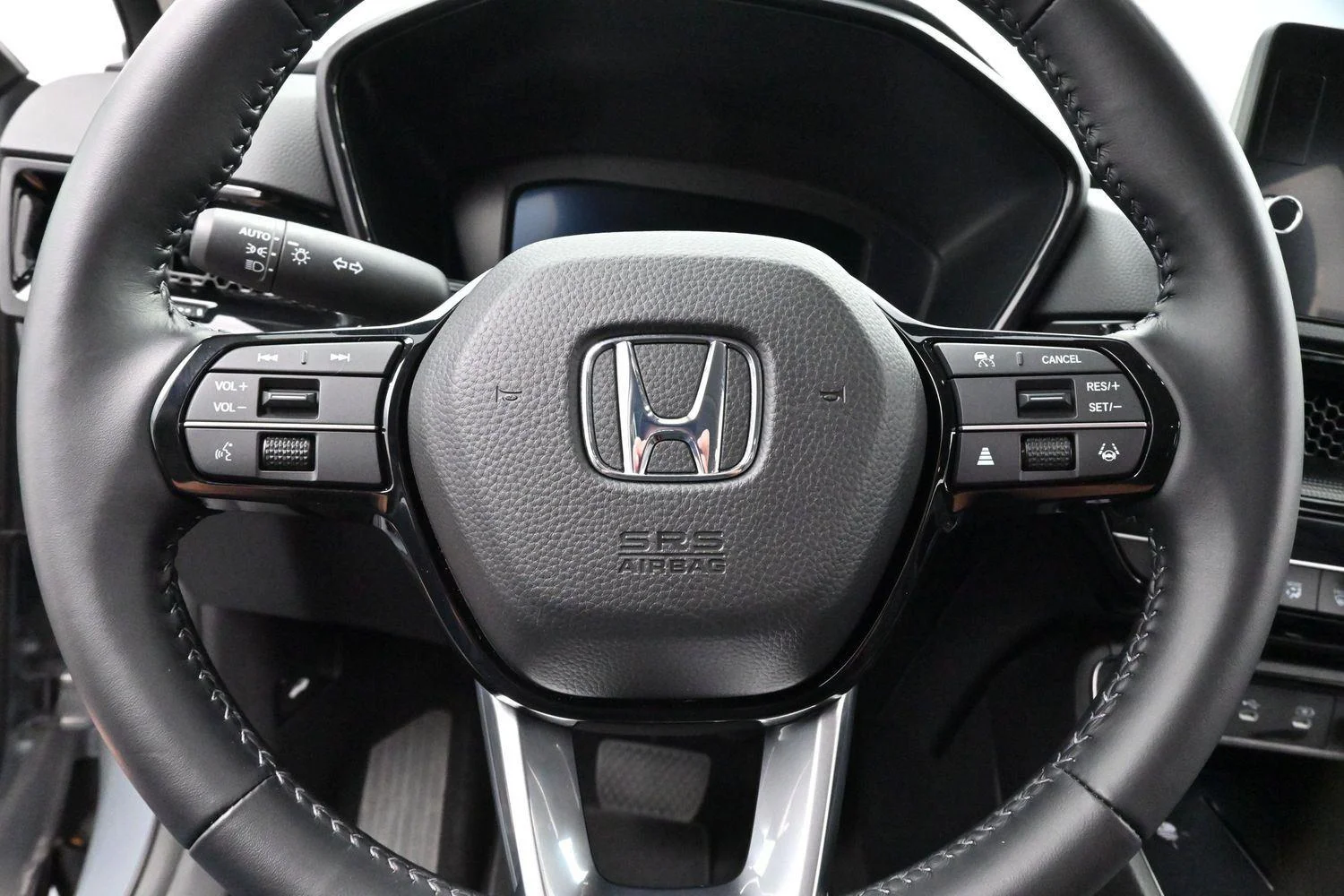 Used 2025 Gray Chrysler Select image 14