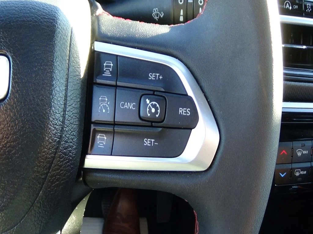 Used 2024 Bright White Clear Coat (pw7) Jeep Trailhawk image 26