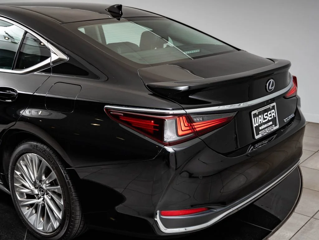 Certified Used 2020 OBSIDIAN Lexus 300h Ultra Luxury image 19