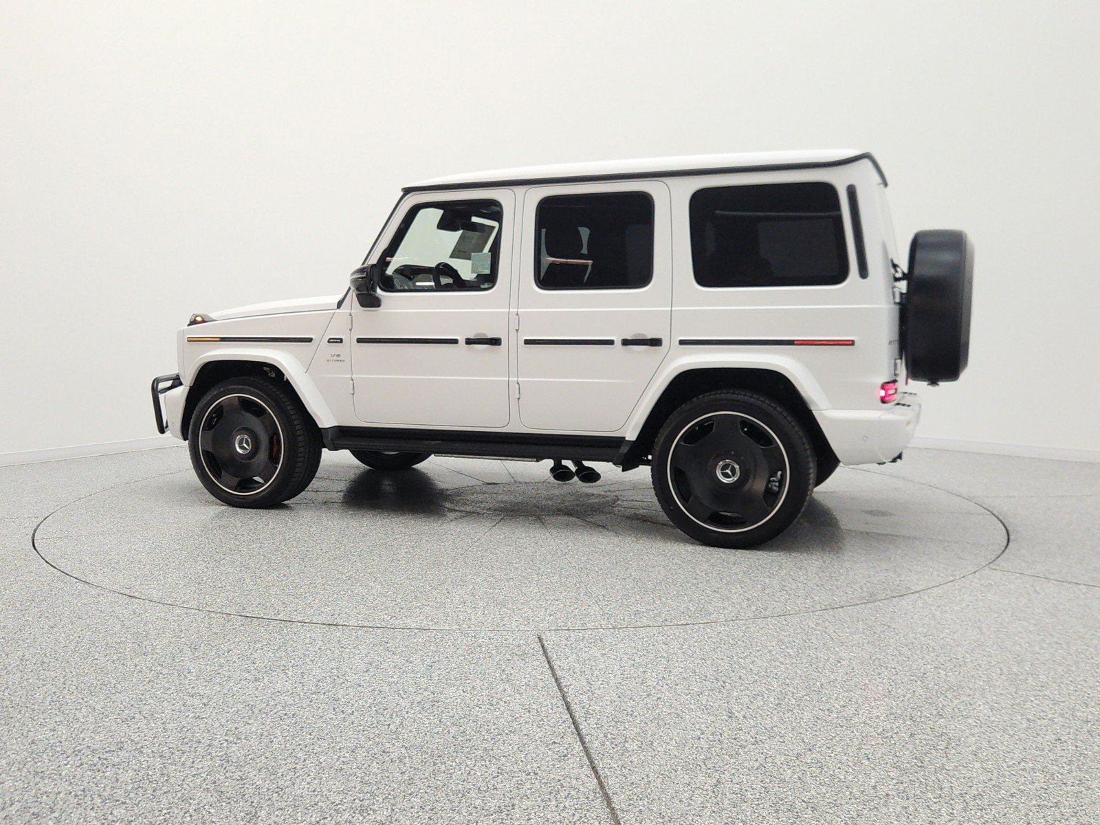 New 2026 MANUFAKTUR Moonlight White Magno Mercedes-Benz AMG® G 63 SUV image 31