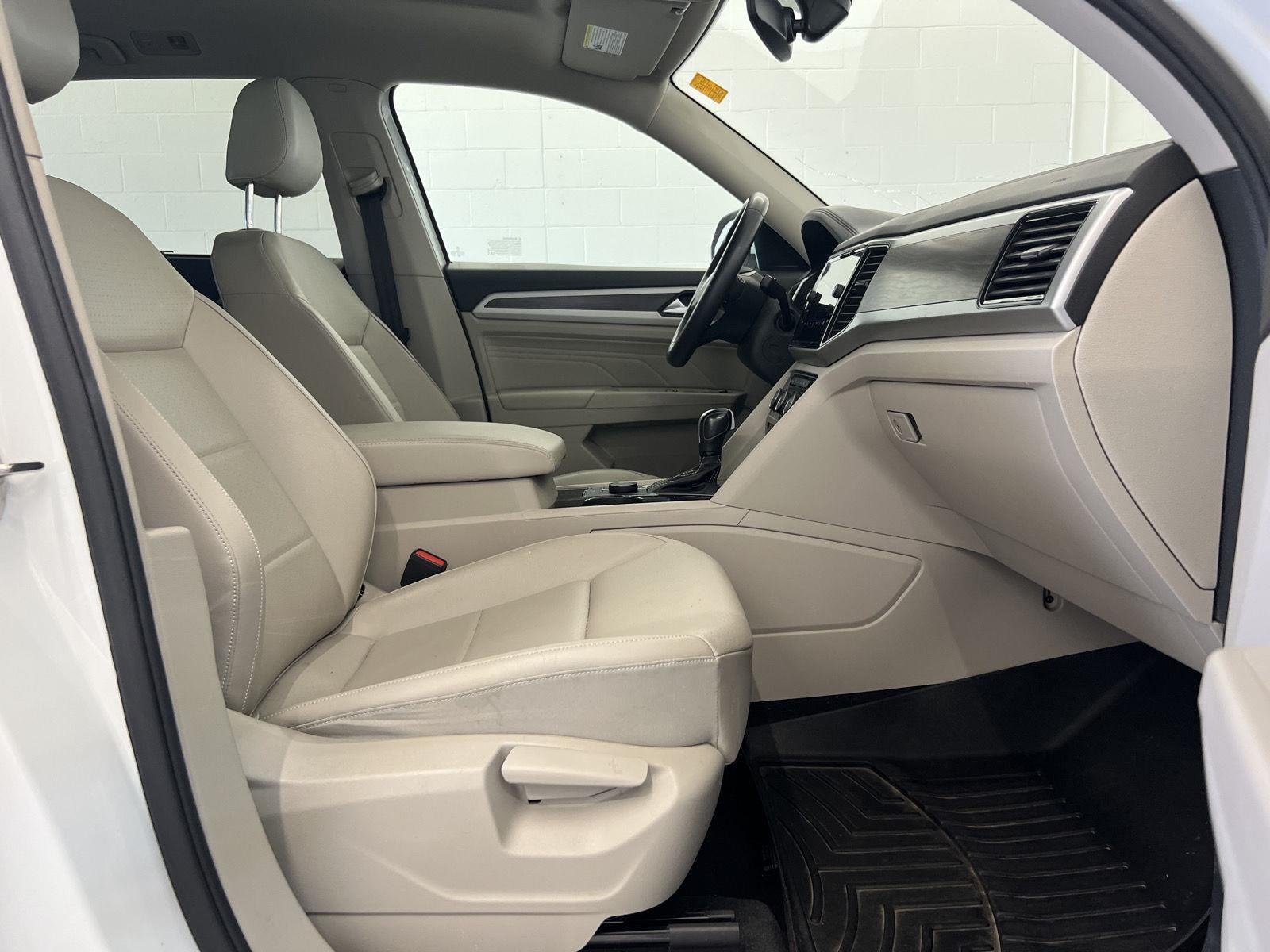 2023 Volkswagen Atlas SE w/Tech - Photo 30