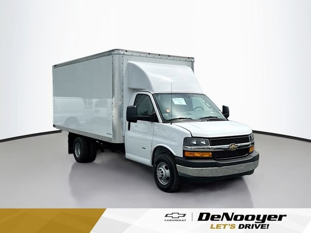 2024 Chevrolet Express Cutaway 3500 1WT